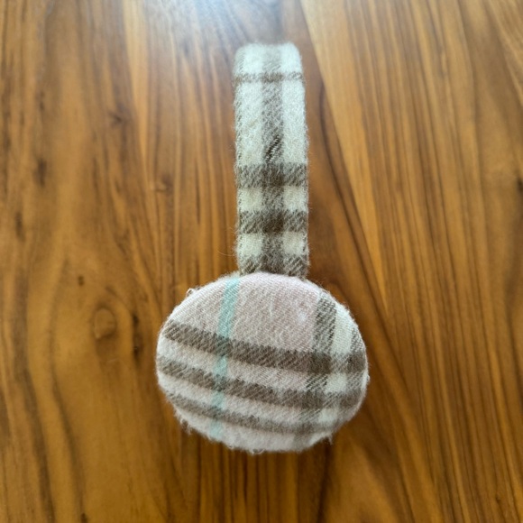 Authentic Burberry 100% Cashmere Pink Ear Muffs - Picture 2 of 5